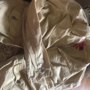 Adorable pale yellow jacket!